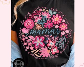 Camiseta negra con estampado floral y mensaje inspirador para mamás.