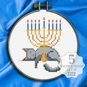 Patrón de punto de cruz de gato pequeño de Hanukkah en formato PDF, regalo de bordado de Menorah con decoración navideña linda y fácil de usar, judío moderno
