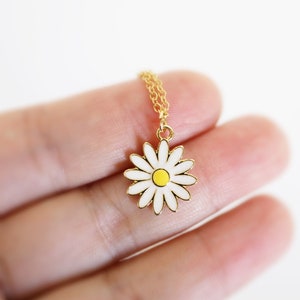 Daisy Necklace Necklace • Daisy Flower Necklace • Flower Necklace •Birthday Gift • Bridesmaid Gift