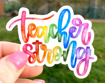 Teacher Strong – Regenbogen-Aquarell, langlebiger und wetterfester gestanzter Vinyl-Aufkleber – Geschenk zur Wertschätzung des Lehrers