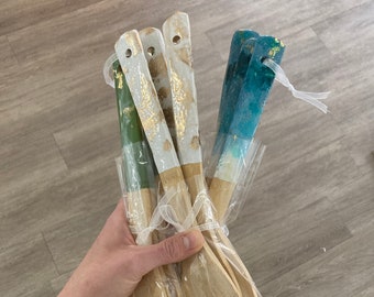 Embellished set of bamboo kitchen utensils, kitchen gift, gift for her, farmhouse kitchen, unique kitchen, resin utensils
