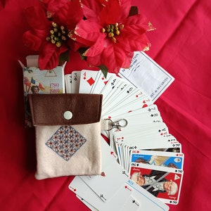jeu 54 cartes dans un étui brodé