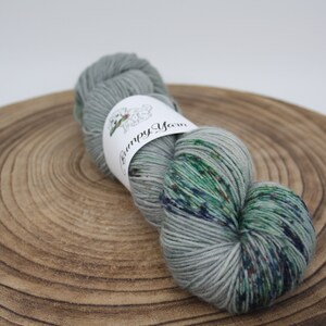 Earth Giants Stevig handgeverfd garen 100g SW Wol/Nylon - 75/25 4 laags Garen BumpyYarn bij BumpyCrafts