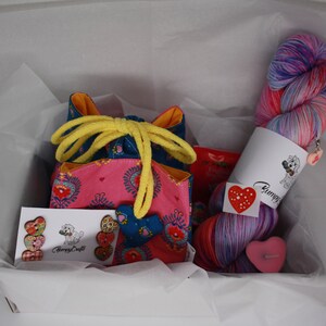 Love to Love Gift Set, project bag, SW Merino/Nylon 1 x 100g Skein, BumpyCrafts image 3