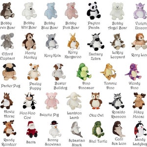 Op de afbeelding: Een verzameling van pluche knuffels in verschillende kleuren en ontwerpen, waaronder een zwarte beer, een bruine beer, een witte beer, een blauwe beer, een roze beer, een panda, een engelbeer, een eenhoorn, een giraffe, een olifant, een aap, een koala, een kangoeroe, een zebra, een luipaard, een leeuw, een tijger, een eend, een pug, een puppy, een bulldog, een dinosaurus, een dino, een ezel, een paard, een koe, een varken, een lam, een uil, een wasbeer, een eland, een egel, een pinguin, een rendier, de kerstman, een sneeuwpop, een haai, een schildpad, een zeeleeuw, een lieveheersbeestje en een hommel.