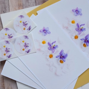 Ensemble de carnets violet et marguerite fleurs sauvages avec autocollants, 4 carnets de style carte postale et enveloppes jaune tournesol, lot de cartes de correspondance fleurs sauvages