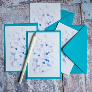 Ensemble de carnets de notes Fleurs sauvages de m'oublier - 4 carnets de style carte postale avec enveloppes bleues, ensemble de cartes de correspondance de fleurs sauvages