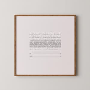 Può includere: Un documento incorniciato con un voto di matrimonio in ebraico e inglese. Il testo include le parole "amare, amare e sostenere" e "apprezzare e onorare l'individualità di ciascuno".