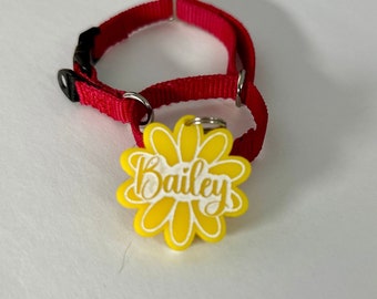 Personalized Daisy Pet ID Tag With Name And Phone Number, Custom Cute Spring Pet Identification Tags, Small Flower Pet ID Tag For Tiny Dogs