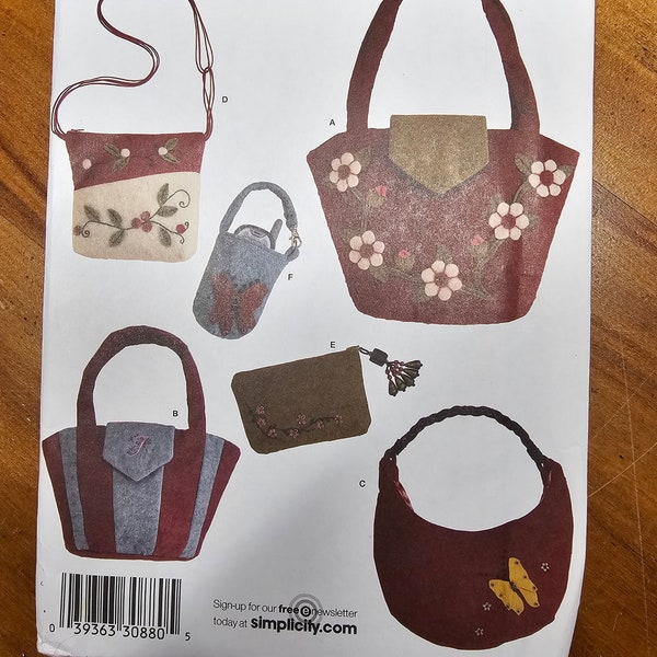 Vintage 2007 Simplicity #3715 Sewing Pattern. Washed Felt Accessories. Wool Felt Bag, Purse, Cellphone Holder, Makeup Bag. One Size.