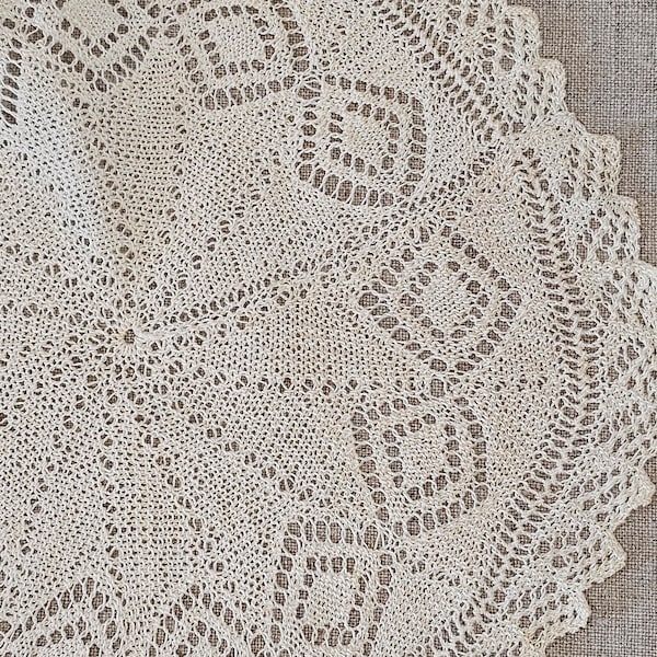 Pretty hand knit doily, soft and delicate. Made of very fine cotton thread. Good condition. 8"