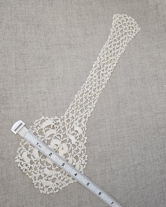 Vintage women's neckpiece or jabot. Hand crochete… - image 3
