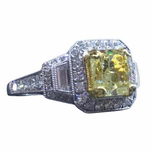 SOUS-MARIN JAUNE - Diamant jaune fantaisie - Taille radiante - Anneau de trois pierres - Halo de fantaisie - Anneau de trois pierres
