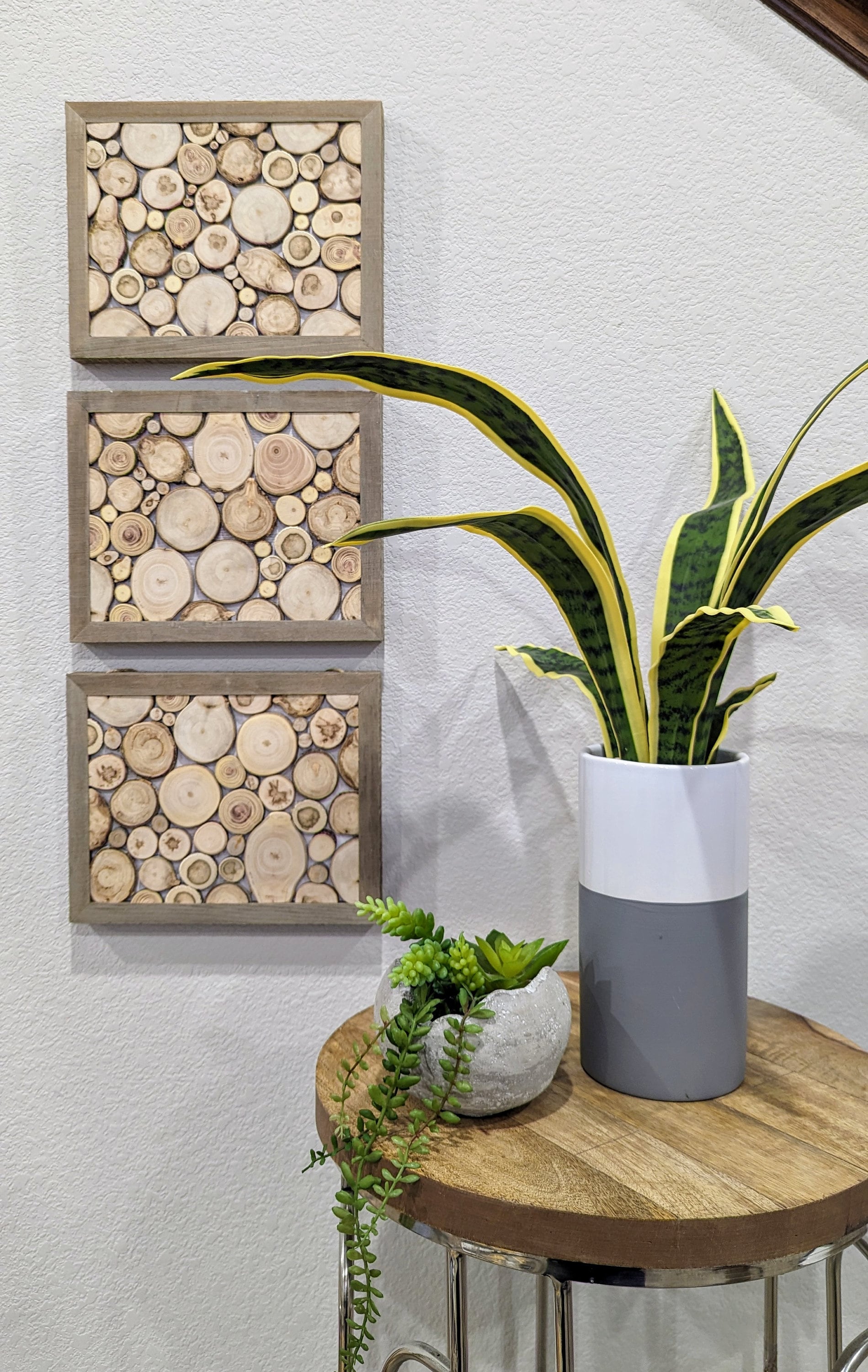 Shuttle Art 360 Decorazioni Natalizie Legno 130 Fette di Legno Naturali con 13 modelli diversi, 130 corde di Iuta, 12 pennarelli colorati lavabili, 50 Campane, DIY Decorazione di Natale Artigianato