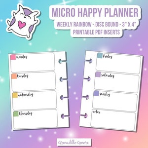 Könnte beinhalten: Druckbare Wochenplaner-Seiten mit regenbogenfarbenen Laschen für jeden Tag der Woche. Der Planer ist für ein 7,6 cm x 10,2 cm Disc-Bindungssystem konzipiert. Der Text "MICRO HAPPY PLANNER" und "WEEKLY RAINBOW - DISC BOUND - 3" X 4" PRINTABLE PDF INSERTS" befindet sich oben auf der Seite.