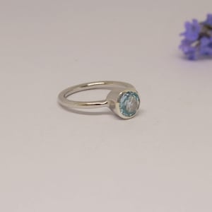 Anello con topazio blu, anello in argento sterling, anello con gemma delicata unica, anelli importanti per le donne, taglia UK O, pietra portafortuna di dicembre, regalo per lei