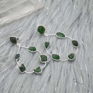 Orecchini a cerchio in argento sterling con tsavorite: gioielli fatti a mano con pietre preziose verdi