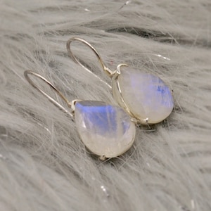Pendientes de plata de ley con piedra lunar arcoíris, pendientes colgantes, joyas de piedra lunar, pendientes únicos hechos a mano, regalos para ella