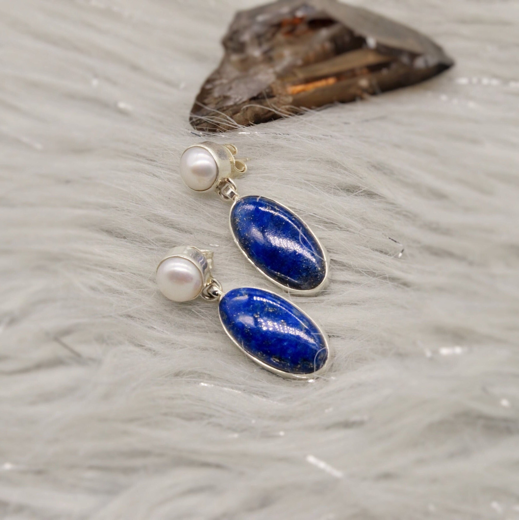Orecchini Pendenti con Perle Barocche e Lapislazzuli | Chapeau Atelier