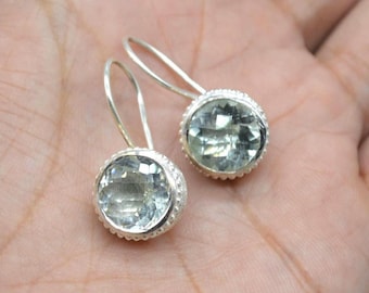 Pendientes redondos de amatista verde: Plata, diseño colgante, estilo minimalista. Piedra natal de febrero.