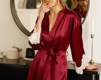 Robe natural silk burgundy and white lace