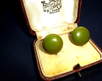 Vintage Art Deco 1930s 1940s Pea Soup Green Chartruese Bakelite Screw Back Earrings