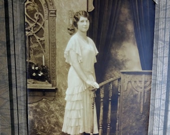 Fotografía antigua original de Mildred de la década de 1920, retrato de una joven dama nombrada