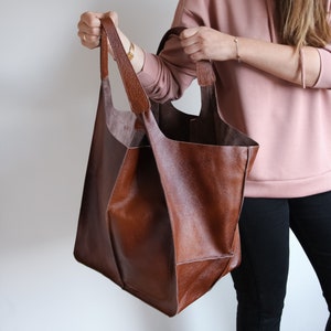 OVERSIZE WEEKENDER BAG, Large Leather Tote, Everyday Foldover Bag, Cognac Brown Handbag Women, Leather Bag, Large Shoulder Bag, Hobo Bag zdjęcie 8