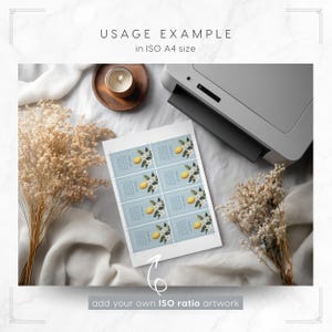 Puede incluir: Una hoja de etiquetas impresas con un dise&ntilde;o de lim&oacute;n y flores, junto a una impresora. Las etiquetas son de color azul claro con una ilustraci&oacute;n de lim&oacute;n y flores blancas. El texto en la parte superior dice "USAGE EXAMPLE in ISO A4 size".
