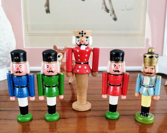 Nutcracker, 5 beautiful miniatures from the Erzgebirge, handmade, true vintage from GDR times, approx. 1970,