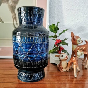 Bitossi vase in beautiful dark blue, rarity, Bitossi Italy, Rimini Blue, Aldo Londi jug, vase made in Italy