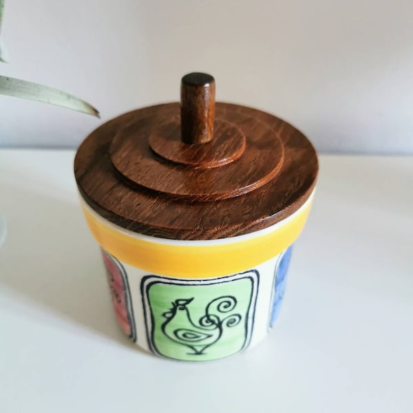 Jie Gantofta ceramic lidded jar with wooden lid by Anita Nylund, storage jar, ceramic spice jar, ceramic jar,
