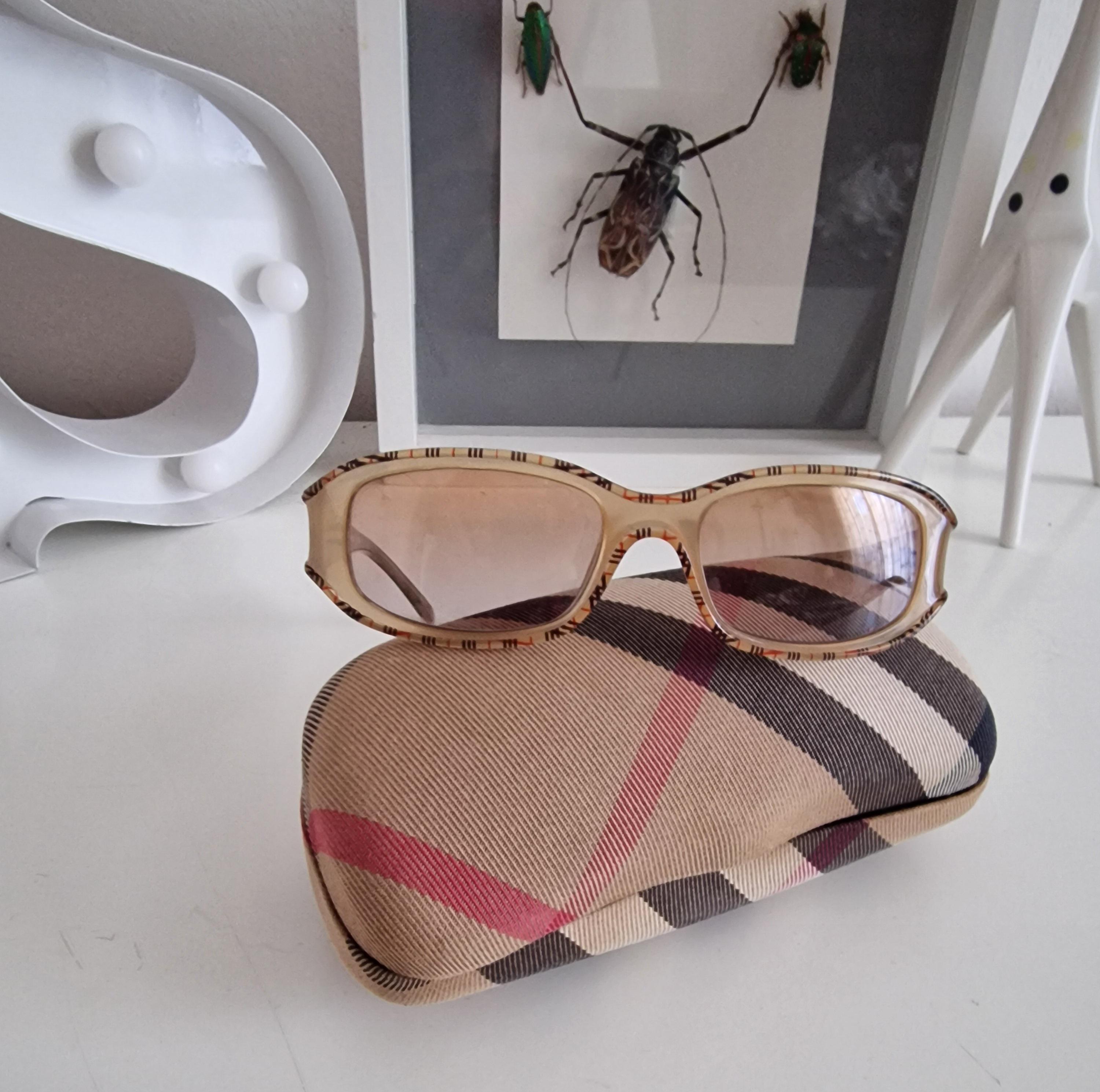 Burberry Sunglasses with Signature Glasses Case Arch Facet Sunglasses in Dark Havana | Burberry® Official main image 3