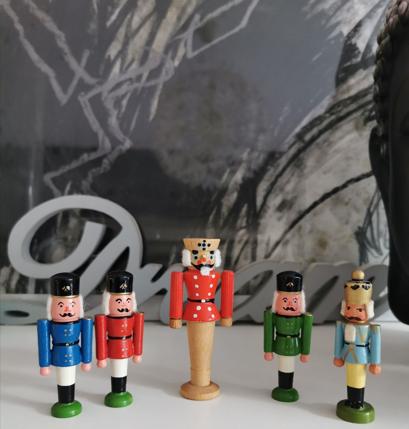くるみ割り人形、エルツ山地の美しいミニチュア5体、手作り、東ドイツ