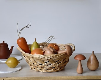 Ensemble de fruits et légumes en bois fait à la main