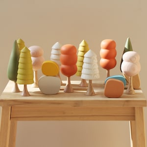 Bunte Holzbäume, Holzbaumset, Holzwald, Waldorfspiel, Spielzeugbaumfigur, Waldbaumset, Rollenspiel, fantasievolles Spiel