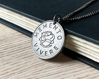 Memento Vivere Engraved Pendant Necklace