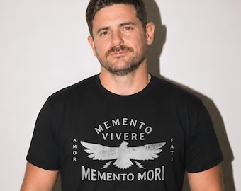 Memento Mori Amor Fati Memento Vivere Falcon grafisch T-shirt, uniseks