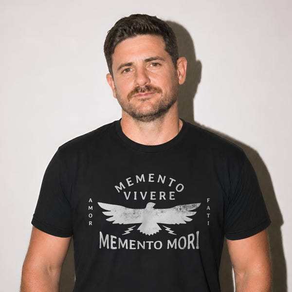 Memento Mori Amor Fati Memento Vivere Falcon Graphic Unisex T-Shirt