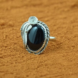 Womens ring,sterling silver,native american ring,black onyx ring,handmade,life garanteed,feather,rosette,rope.