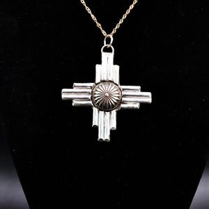 Zia-hänge från Indianskt ursprung, 925 sterlingsilver, handgjort, concho, sol, smycken från Indianskt ursprung, present, Navajo-stil