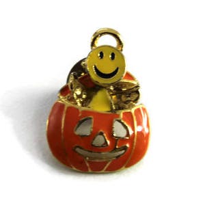 Pin de esmalte de calabaza de Halloween con diseño de Jack-O-Lantern, con una sola publicación, para una noche de Halloween espeluznante (c)