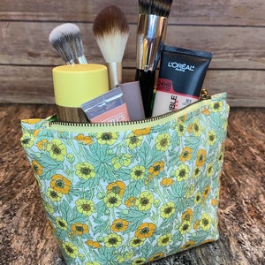 Liberty of London Zipper Pouch, Liberty Makeup Bag, Travel Bag, Tana Lawn Cosmetic Pouch, Toiletry Bag, Floral Pencil Case