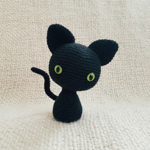黒猫の編みぐるみ、かぎ針編みの猫のパターン