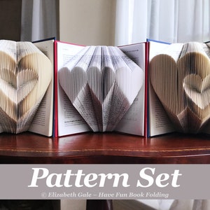Set di 3 modelli di pieghevoli a forma di libro HEARTS. Download digitale in formato PDF. 3 modelli al prezzo di 2. Include una guida pratica gratuita con 3 modelli gratuiti.