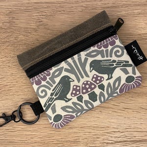 Minibolso con cremallera de cuervo y hongo - Cartera con cremallera - Serigrafía - Estuche para auriculares