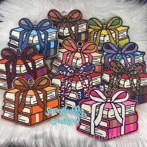 Ambientador para coche Book Stack con lazo / ¡Ambientador personalizado! Elige tus colores y aroma.