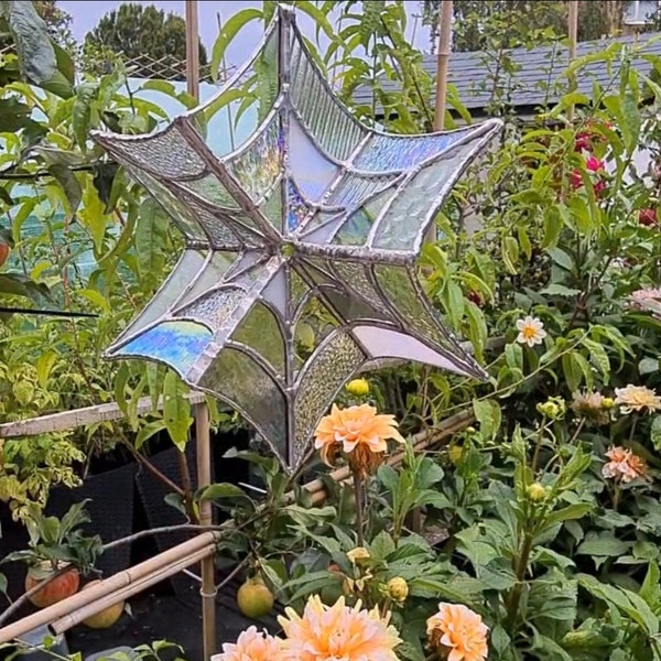 3D Geometrische Glasmalerei Spinnennetz Suncatcher: Kinetische Gartendekoration für Halloween oder Jederzeit!