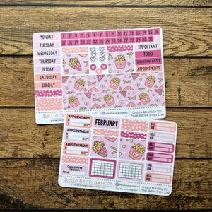 Puede incluir: Dos hojas de pegatinas para planificador con una combinación de colores rosa y blanco. Una hoja presenta un diseño de calendario con los días de la semana y las fechas. La otra hoja incluye secciones de citas y vencimientos, con un encabezado de febrero. Las pegatinas tienen un tema de patatas fritas.
