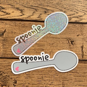 Spoonie Single Die Cut - Glanzende en holografische overlay-opties beschikbaar